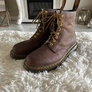 Dr. Martens unisex boots